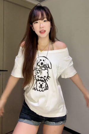 Trendy Off-Shoulder Short-Sleeve T-Shirt for Women with Loose Fit and Summer Puppy & Kitten Print – Perfect for Y2K Style