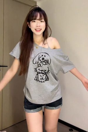 Trendy Off-Shoulder Short-Sleeve T-Shirt for Women with Loose Fit and Summer Puppy & Kitten Print – Perfect for Y2K Style