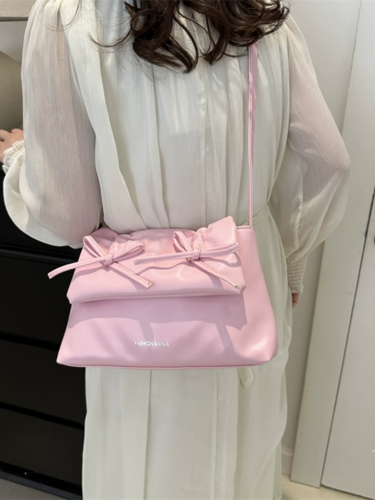 Trendy Pink Bow Shoulder Crossbody Bag for Women, Large Capacity Commuter Tote, 2025 Fashion Must-Have Trendy Pink Bow Shoulder Crossbody Bag for Women, Large Capacity Commuter Tote, 2025 Fashion Must-Have