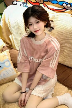Trendy Pink Suede Short Sleeve T-Shirt for Women - American Style Three-Stripe Raglan Top, Summer 90s Fashion Essential