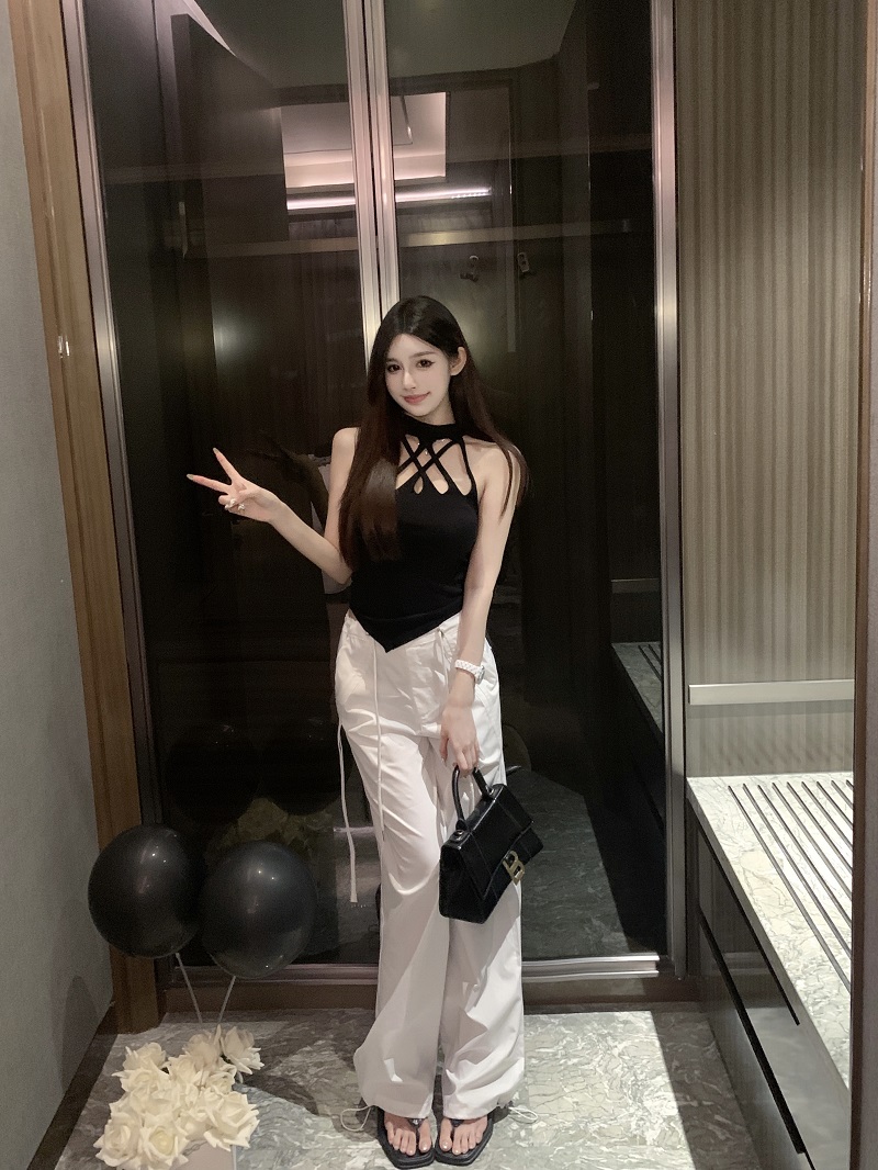 Trendy White Cargo Pants for Women - Low Waist Slim Fit Wide-Leg Design, Perfect for 90s and Y2K Inspired Looks Trendy White Cargo Pants for Women - Low Waist Slim Fit Wide-Leg Design, Perfect for 90s and Y2K Inspired Looks