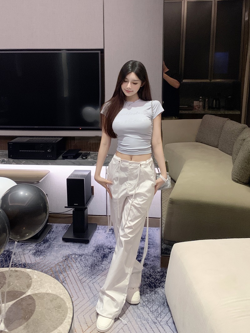 Trendy White Cargo Pants for Women - Low Waist Slim Fit Wide-Leg Design, Perfect for 90s and Y2K Inspired Looks Trendy White Cargo Pants for Women - Low Waist Slim Fit Wide-Leg Design, Perfect for 90s and Y2K Inspired Looks