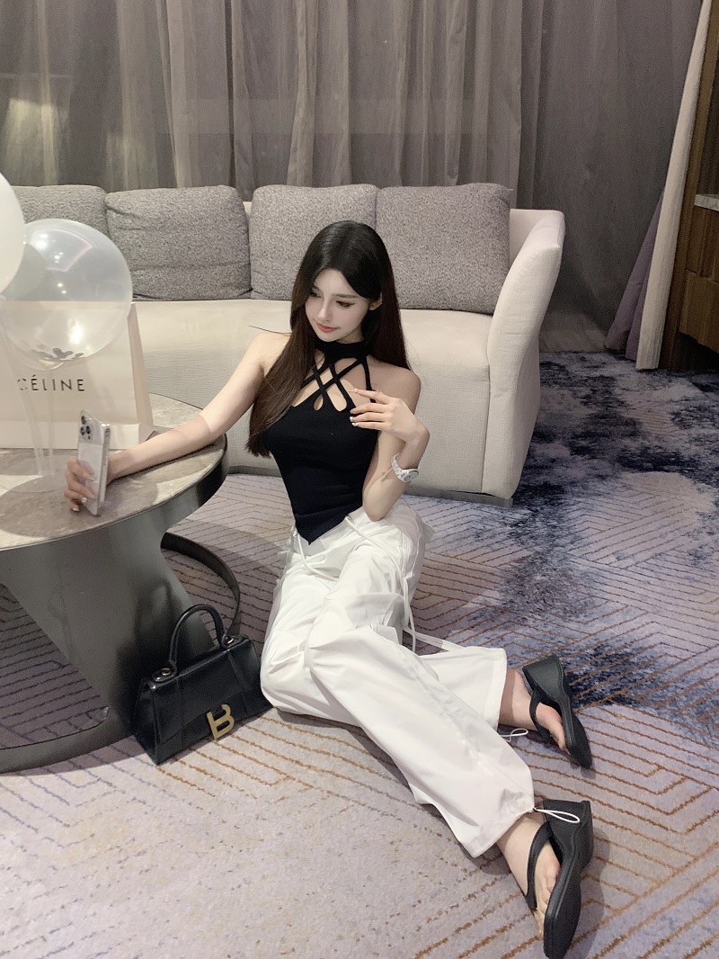 Trendy White Cargo Pants for Women - Low Waist Slim Fit Wide-Leg Design, Perfect for 90s and Y2K Inspired Looks Trendy White Cargo Pants for Women - Low Waist Slim Fit Wide-Leg Design, Perfect for 90s and Y2K Inspired Looks