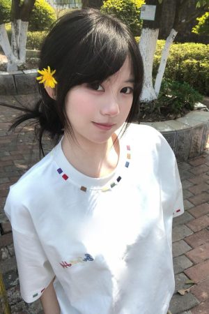 Trendy White Short Sleeve T-Shirt for Women with Embroidery - Summer 2025 American Style Niche Design