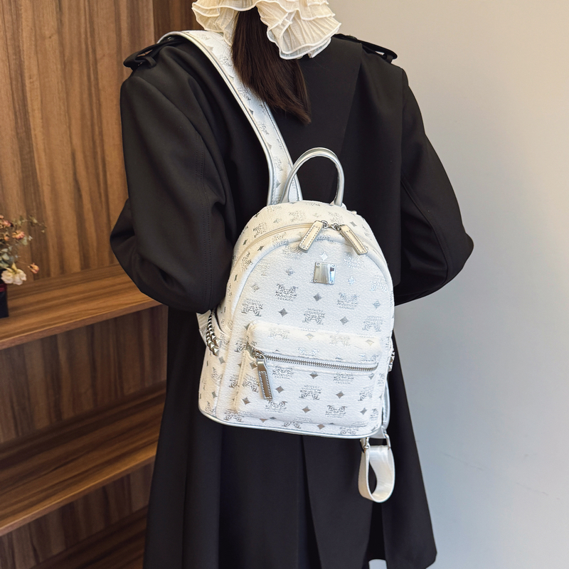 Trendy Women's Backpack 2025 - Versatile Hiking Bag for College Students, Stylish Commuting Pack, Fashionable Daily Use Trendy Women's Backpack 2025 - Versatile Hiking Bag for College Students, Stylish Commuting Pack, Fashionable Daily Use