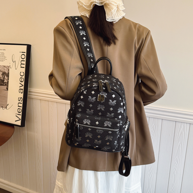 Trendy Women's Backpack 2025 - Versatile Hiking Bag for College Students, Stylish Commuting Pack, Fashionable Daily Use Trendy Women's Backpack 2025 - Versatile Hiking Bag for College Students, Stylish Commuting Pack, Fashionable Daily Use