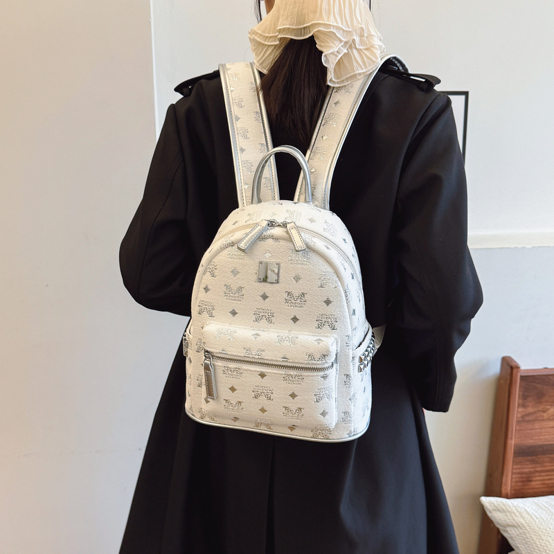 Trendy Women's Backpack 2025 - Versatile Hiking Bag for College Students, Stylish Commuting Pack, Fashionable Daily Use Trendy Women's Backpack 2025 - Versatile Hiking Bag for College Students, Stylish Commuting Pack, Fashionable Daily Use