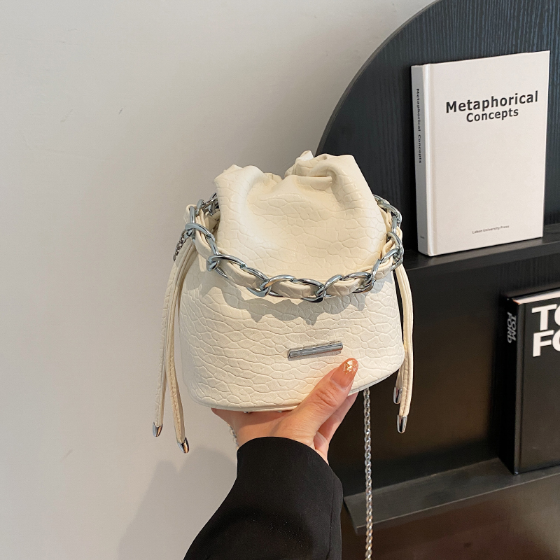 Trendy Women's Chain Shoulder Bucket Bag - Stylish Versatile Crossbody for 2025 Fashion Trendy Women's Chain Shoulder Bucket Bag - Stylish Versatile Crossbody for 2025 Fashion