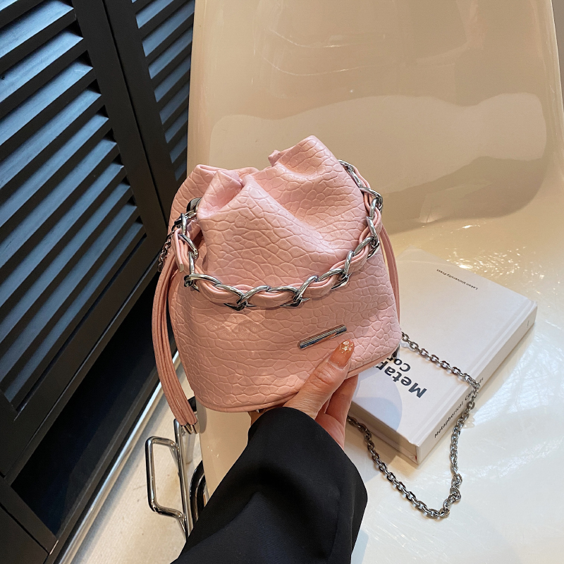 Trendy Women's Chain Shoulder Bucket Bag - Stylish Versatile Crossbody for 2025 Fashion Trendy Women's Chain Shoulder Bucket Bag - Stylish Versatile Crossbody for 2025 Fashion