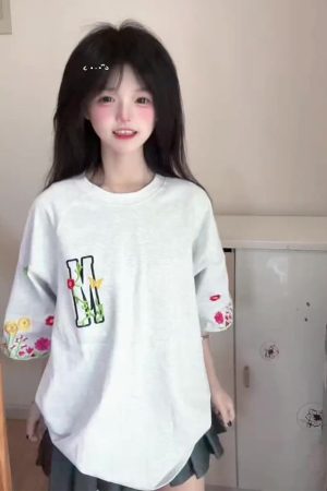 Trendy Women's Embroidered Floral Short Sleeve T-Shirt - Stylish Raglan Top for Summer 2025, Unique American Design