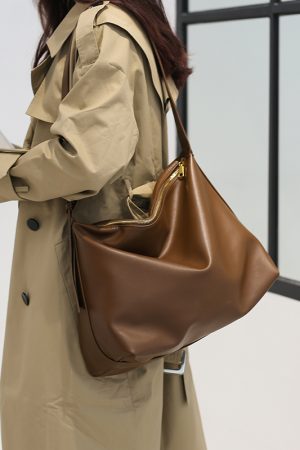 Trendy Women's Large Capacity Soft Leather Shoulder Bag - Minimalist Versatile Crossbody for Autumn and Winter 2024