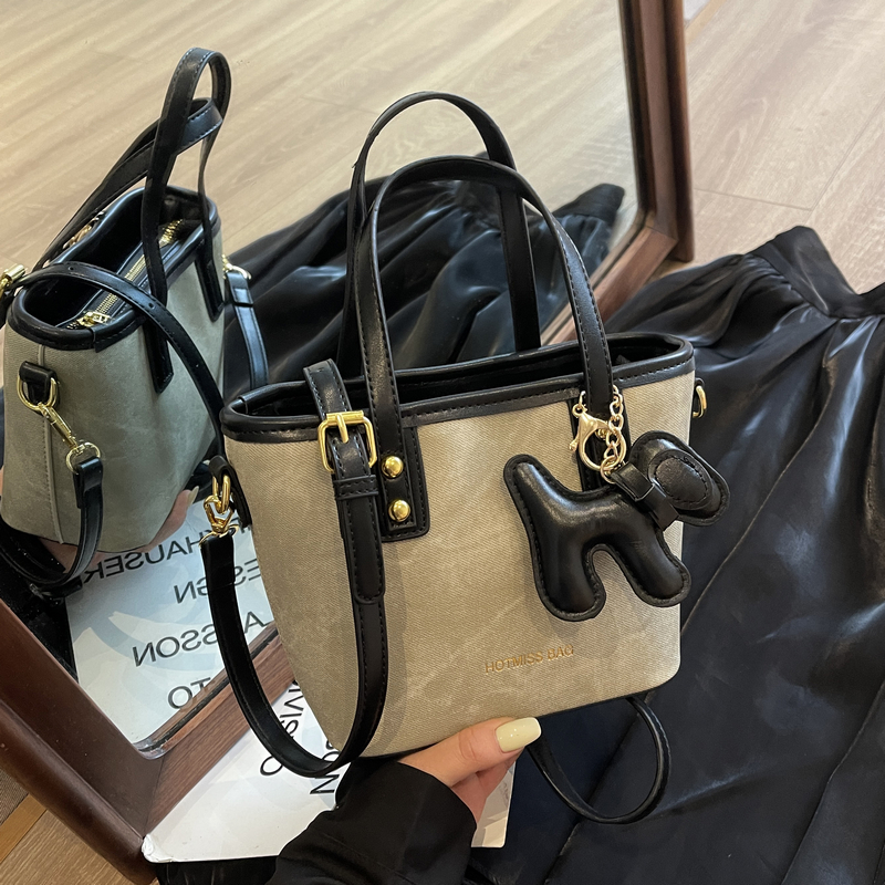 Trendy Women's Small Bucket Bag 2025 - Versatile Shoulder Crossbody Tote, High-End Fashionable Design, Must-Have Accessory Trendy Women's Small Bucket Bag 2025 - Versatile Shoulder Crossbody Tote, High-End Fashionable Design, Must-Have Accessory