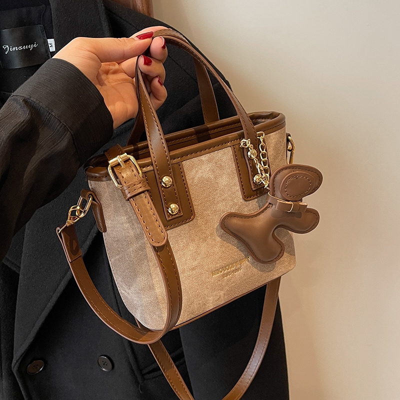 Trendy Women's Small Bucket Bag 2025 - Versatile Shoulder Crossbody Tote, High-End Fashionable Design, Must-Have Accessory Trendy Women's Small Bucket Bag 2025 - Versatile Shoulder Crossbody Tote, High-End Fashionable Design, Must-Have Accessory