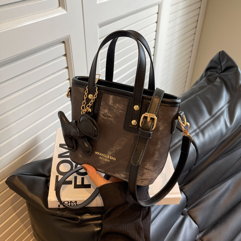 Trendy Women's Small Bucket Bag 2025 - Versatile Shoulder Crossbody Tote, High-End Fashionable Design, Must-Have Accessory