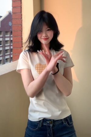 Trendy Women's Summer Short Sleeve Plaid Heart Print T-Shirt - Slim Fit Round Neck Top for a Chic American Style Look