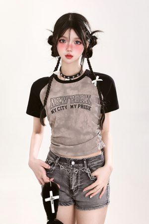 Trendy Women's Tie-Dye Short Sleeve T-Shirt with Pleated Design - American Style Summer Top for a Cool, Spicy Look