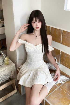 Ultra-Short Ruffled Lace Jacquard Dress - Heavy-Duty Composite Fabric, Chic Edinburgh Style, Perfect for Y2K Fashion Lovers