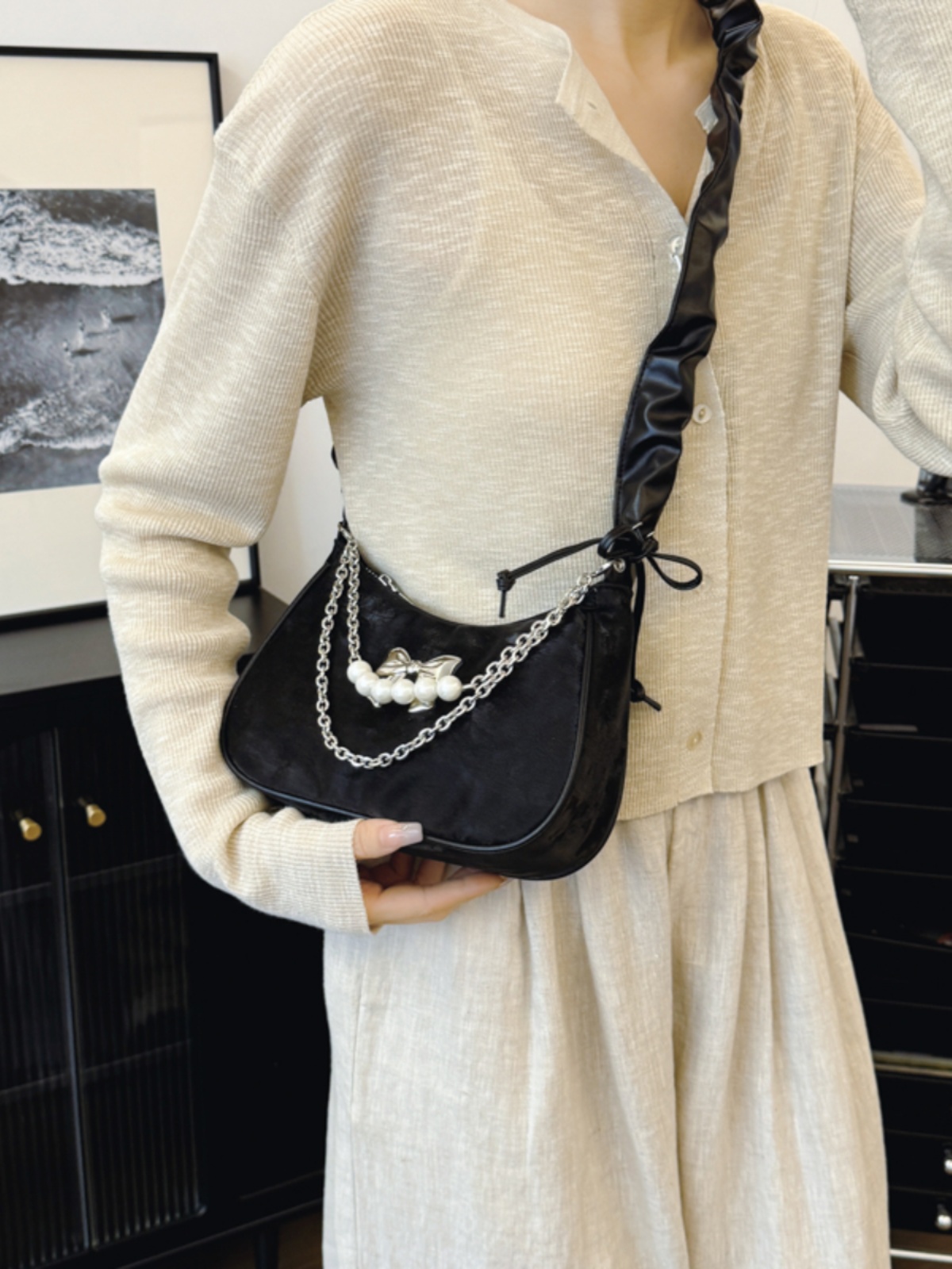 Unique Wrinkled Design Women's Crossbody Bag - Versatile Underarm Shoulder Bag for Spring Summer 2025 Fashion Unique Wrinkled Design Women's Crossbody Bag - Versatile Underarm Shoulder Bag for Spring Summer 2025 Fashion