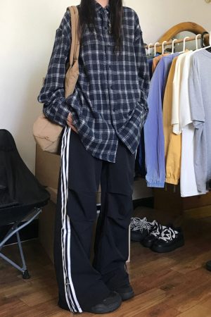 Unisex American Vintage Plaid Shirt - Chic Hong Kong Style Long Sleeve Coat for Spring - Trendy Couples Wool Shirt