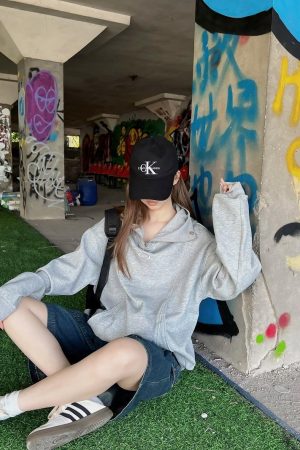 Unisex Autumn Minimalist Embroidered Half-Zip Sweatshirt - Trendy Loose Casual Sports Top for Effortless Style