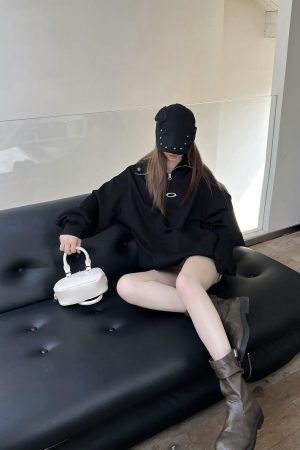 Unisex Autumn Minimalist Embroidered Half-Zip Sweatshirt - Trendy Loose Casual Sports Top for Effortless Style