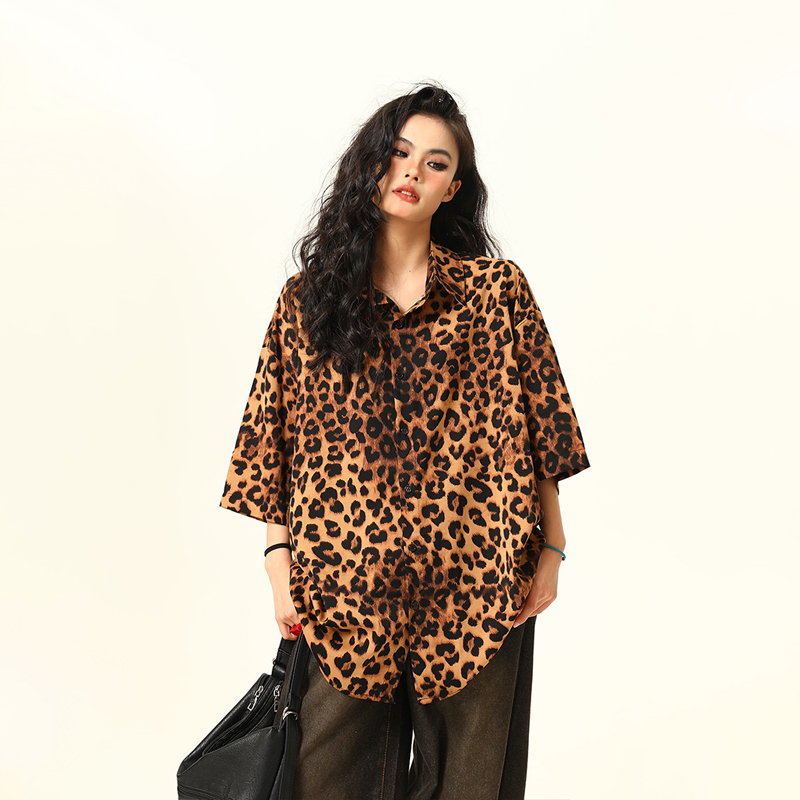 Unisex Leopard Print Shirt - Retro American Street Style, Loose Fit Summer Top, Trendy Casual Wear for Men and Women Unisex Leopard Print Shirt - Retro American Street Style, Loose Fit Summer Top, Trendy Casual Wear for Men and Women