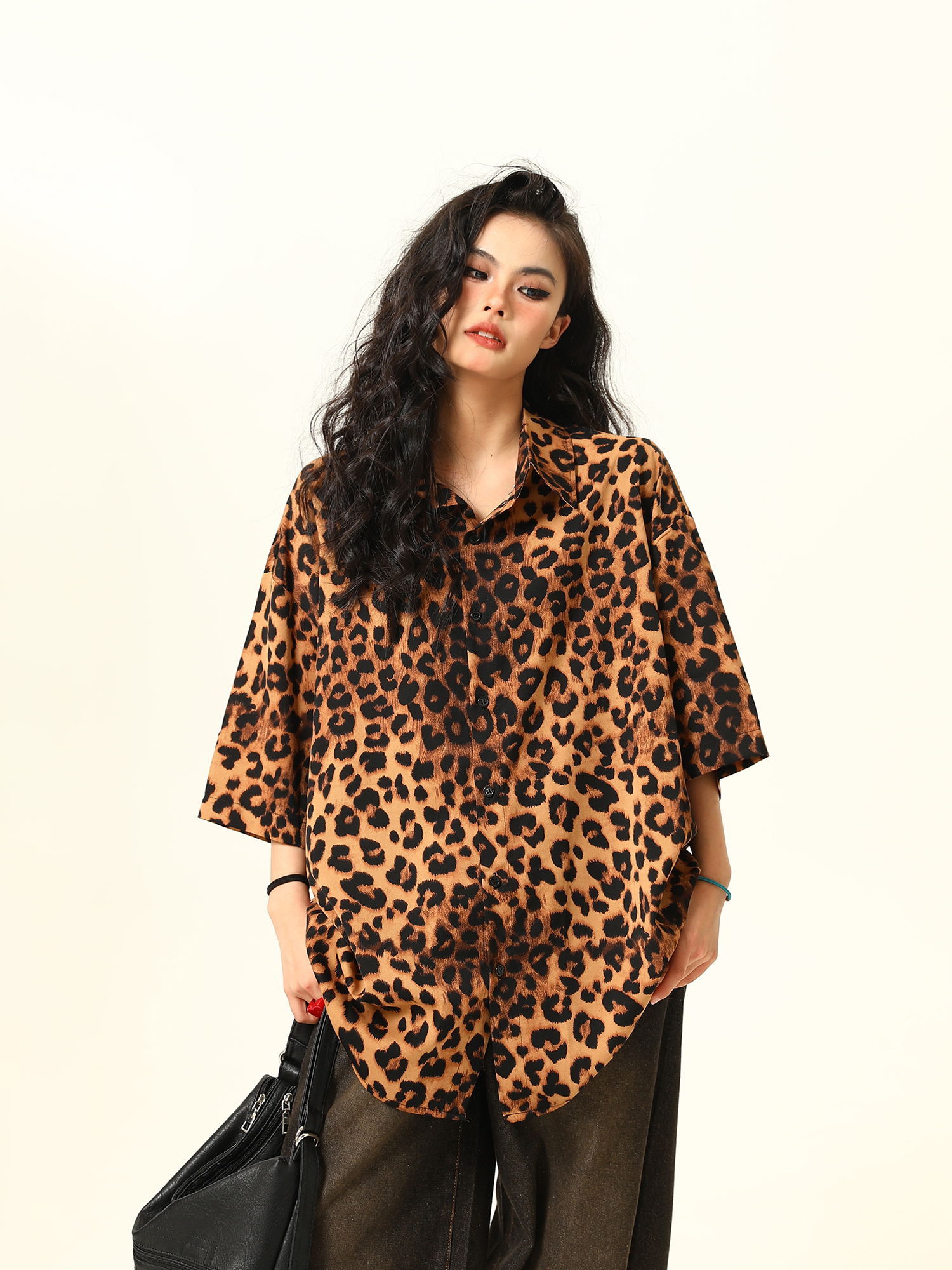 Unisex Leopard Print Shirt - Retro American Street Style, Loose Fit Summer Top, Trendy Casual Wear for Men and Women Unisex Leopard Print Shirt - Retro American Street Style, Loose Fit Summer Top, Trendy Casual Wear for Men and Women