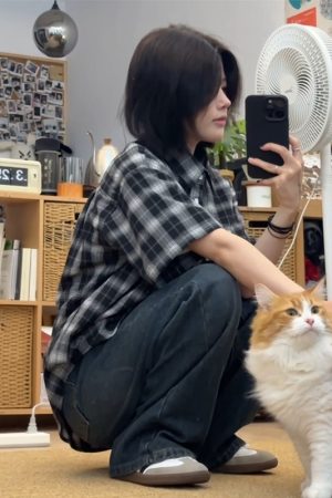 Unisex Relaxed Fit Plaid Short Sleeve Shirt - Casual Long Sleeve Half Sleeve Top for Effortless Style