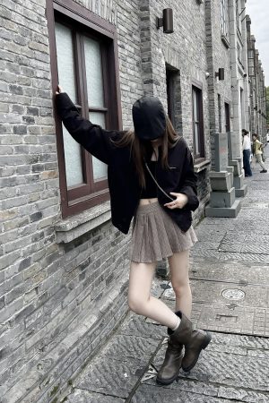 Unisex Ripped Western Style Jacket - Retro American Trendy Loose Short Workwear for Couples