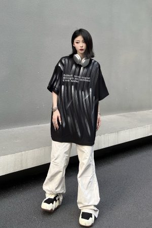 Unisex Street Graffiti Short Sleeve T-Shirt - Trendy Loose Fit Summer Tee for Couples, Urban Style, Niche Design