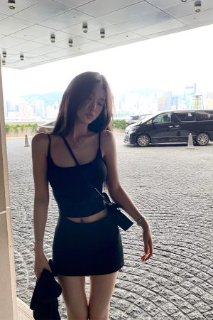 Universal Lift Cup Camisole for Women - Fitted Basic Top with Chest Pads, Versatile Essential for Everyday Style