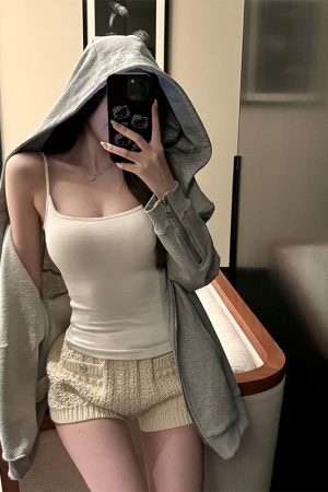 Universal Lift Cup Camisole for Women - Fitted Basic Top with Chest Pads, Versatile Essential for Everyday Style