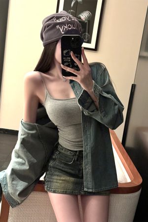 Universal Lift Cup Camisole for Women - Fitted Basic Top with Chest Pads, Versatile Essential for Everyday Style