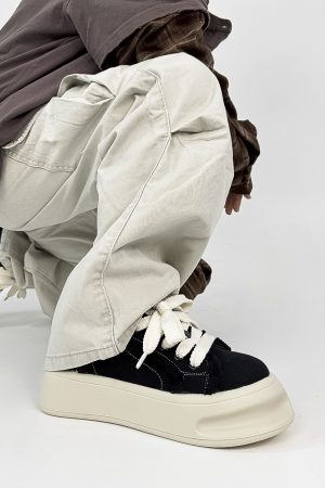 Unusual Horseshoe Canvas Shoes for Couples - Black and White Thick-Soled Sneakers, Cute Big Head Design, Trendy National Style