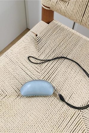 Versatile Cute Red Coin Purse - Small Portable Bag for Keys and Accessories, Perfect for Niche Instagram Aesthetic