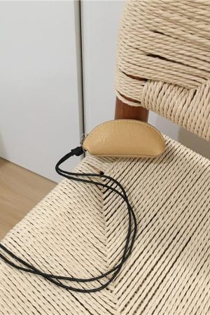 Versatile Cute Red Coin Purse - Small Portable Bag for Keys and Accessories, Perfect for Niche Instagram Aesthetic