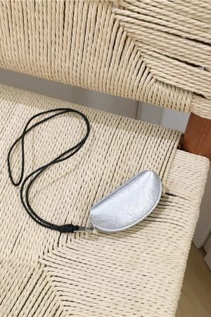 Versatile Cute Red Coin Purse - Small Portable Bag for Keys and Accessories, Perfect for Niche Instagram Aesthetic