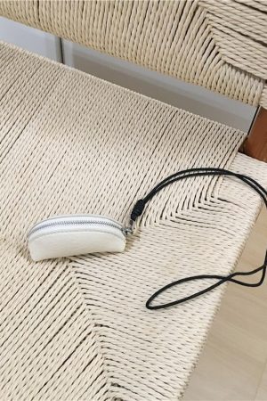 Versatile Cute Red Coin Purse - Small Portable Bag for Keys and Accessories, Perfect for Niche Instagram Aesthetic