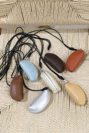 Versatile Cute Red Coin Purse - Small Portable Bag for Keys and Accessories, Perfect for Niche Instagram Aesthetic