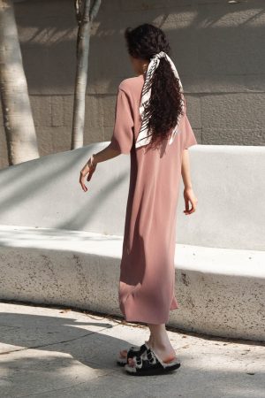 Versatile High-Temperature Pleated Paper Doll Dress with Toothpick Pleats, Knee-Length, Round Neck, Short Sleeves, Slimming Style