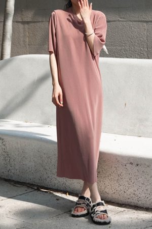 Versatile High-Temperature Pleated Paper Doll Dress with Toothpick Pleats, Knee-Length, Round Neck, Short Sleeves, Slimming Style