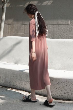 Versatile High-Temperature Pleated Paper Doll Dress with Toothpick Pleats, Knee-Length, Round Neck, Short Sleeves, Slimming Style