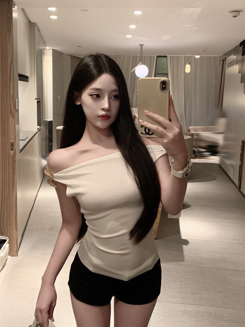 Versatile Off-Shoulder Tank Top T-shirt with Gentle Feel - Perfect for 90s and Y2K Inspired Styles Versatile Off-Shoulder Tank Top T-shirt with Gentle Feel - Perfect for 90s and Y2K Inspired Styles