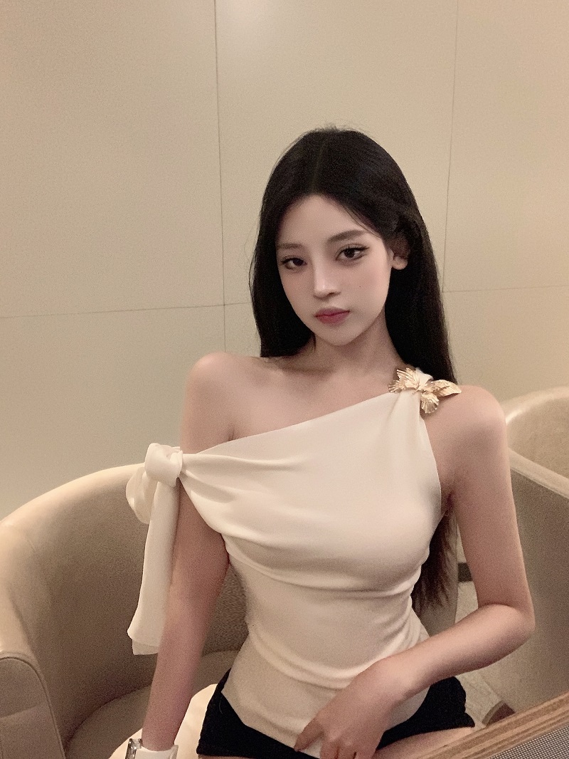 Versatile Off-Shoulder Tank Top T-shirt with Gentle Feel - Perfect for 90s and Y2K Inspired Styles Versatile Off-Shoulder Tank Top T-shirt with Gentle Feel - Perfect for 90s and Y2K Inspired Styles