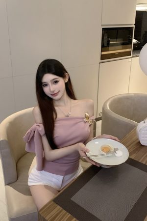 Versatile Off-Shoulder Tank Top T-shirt with Gentle Feel - Perfect for 90s and Y2K Inspired Styles