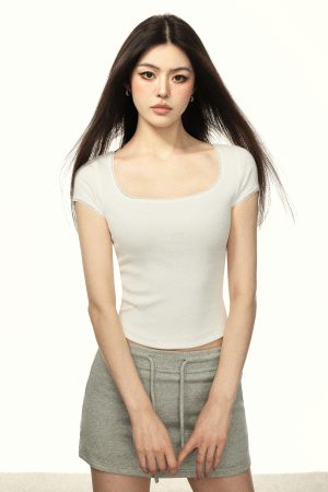 Versatile Square-Neck Cropped T-Shirt for Women - American Style Summer Short Sleeve Top, Collarbone-Revealing Trendy Design