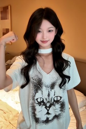 Vintage American Heavyweight Cat Face Print T-Shirt for Women - Summer V-Neck Short Sleeve Loose Fit White Top