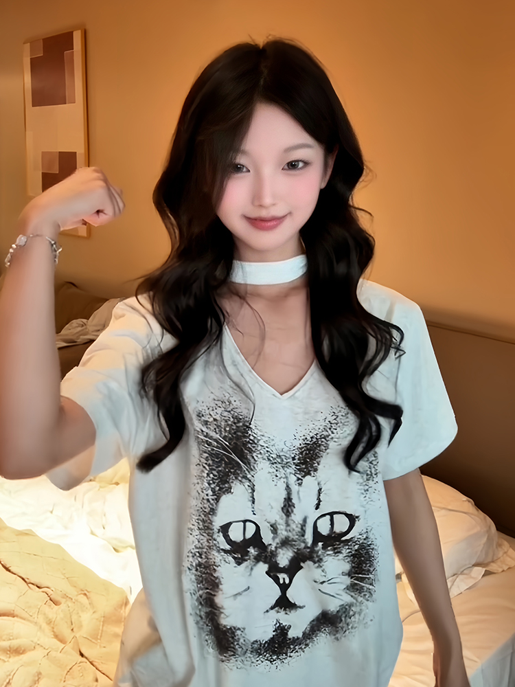 Vintage American Heavyweight Cat Face Print T-Shirt for Women - Summer V-Neck Short Sleeve Loose Fit White Top Vintage American Heavyweight Cat Face Print T-Shirt for Women - Summer V-Neck Short Sleeve Loose Fit White Top