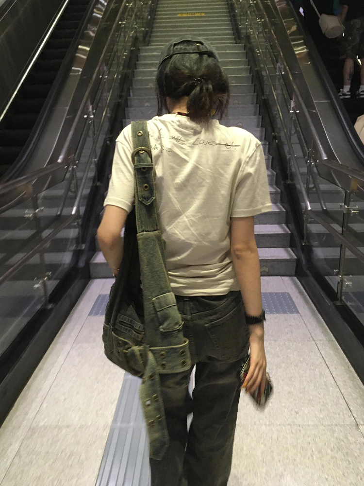 Vintage American Retro T-Shirt for Women with Fire Guitar Print, Short Sleeve Summer Style, Trendy Casual Top Vintage American Retro T-Shirt for Women with Fire Guitar Print, Short Sleeve Summer Style, Trendy Casual Top