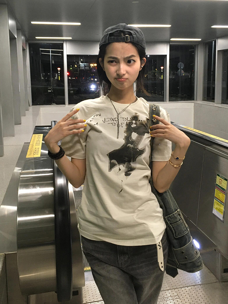 Vintage American Retro T-Shirt for Women with Fire Guitar Print, Short Sleeve Summer Style, Trendy Casual Top Vintage American Retro T-Shirt for Women with Fire Guitar Print, Short Sleeve Summer Style, Trendy Casual Top